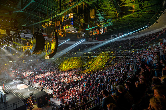 061212_HONDA_CENTER_0237