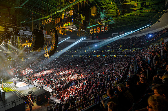 061212_HONDA_CENTER_0235