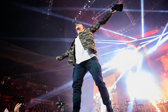 110219_HONDA_CENTER_0183
