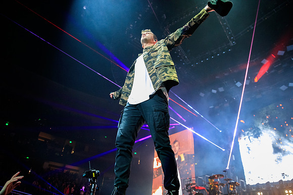 110219_HONDA_CENTER_0182