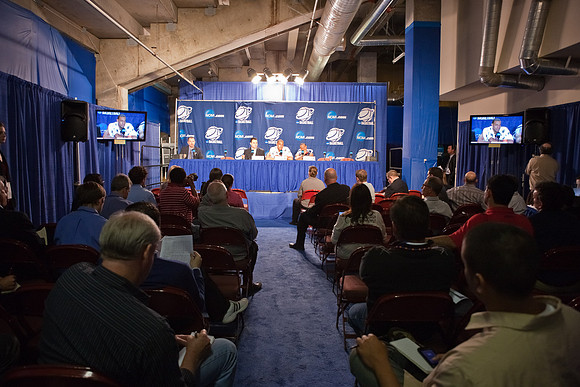 032611_Honda_Center_0313