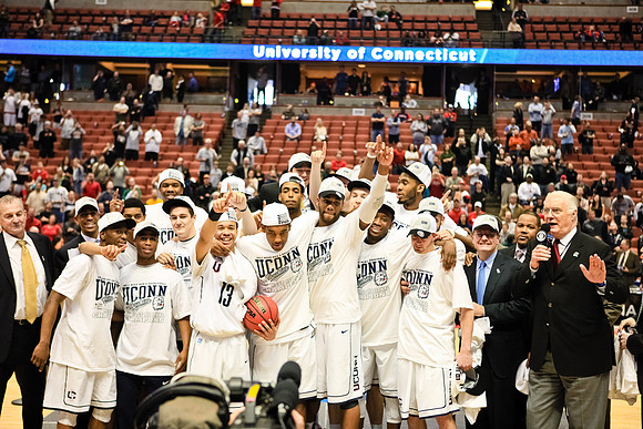 032611_Honda_Center_0237