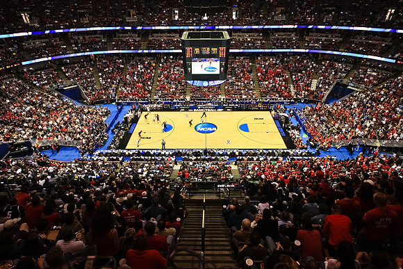 032611_Honda_Center_0121