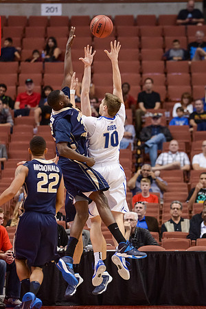 120113_HONDA_CENTER_0215