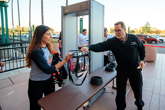 100319_ANAHEIM_DUCKS_0168