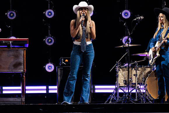 081124_HONDA_CENTER_0250