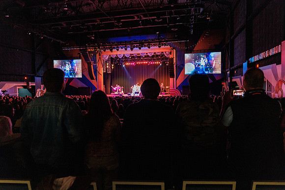 040325_GROVE_OF_ANAHEIM_105