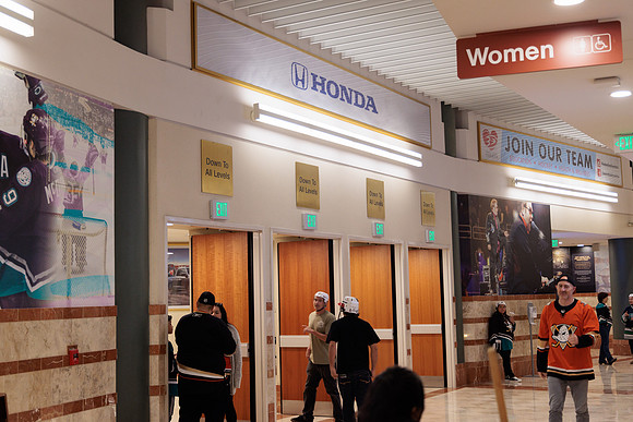 101222_ANAHEIM_DUCKS_0711