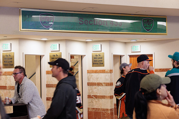 101222_ANAHEIM_DUCKS_0710