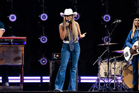 081124_HONDA_CENTER_0258