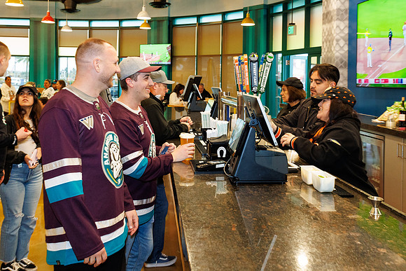 041224_ANAHEIM_DUCKS_0090