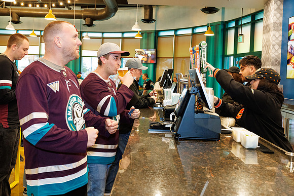 041224_ANAHEIM_DUCKS_0094