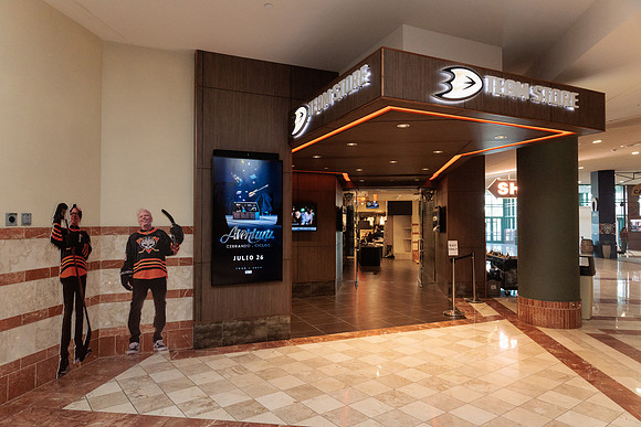 060124_HONDA_CENTER_0424