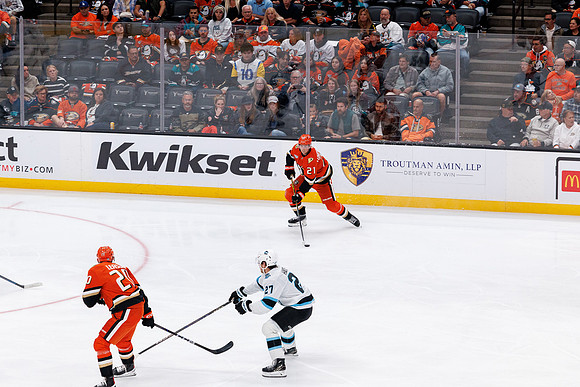 101624_ANAHEIM_DUCKS_0571