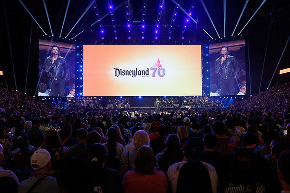 081024_HONDA_CENTER_0181