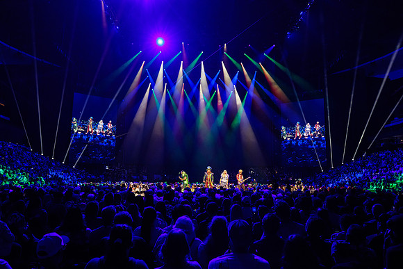 081024_HONDA_CENTER_0075