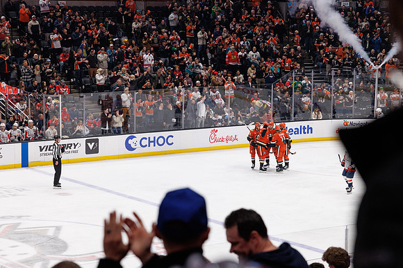 031125_ANAHEIM_DUCKS_1014