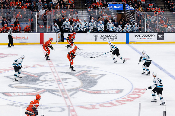 101624_ANAHEIM_DUCKS_0450