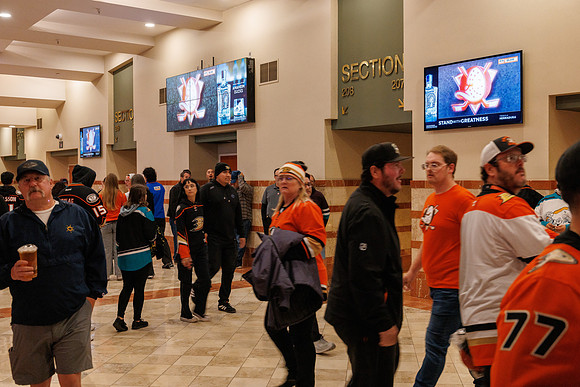 101624_ANAHEIM_DUCKS_0175