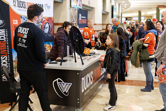 031125_ANAHEIM_DUCKS_0718
