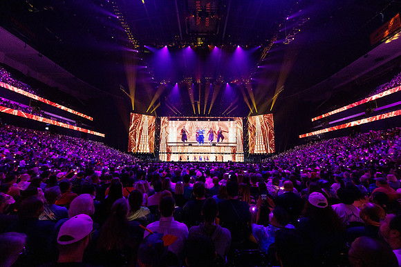 080924_HONDA_CENTER_0327