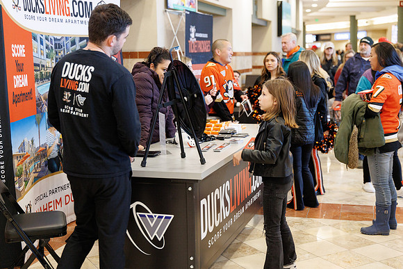 031125_ANAHEIM_DUCKS_0717