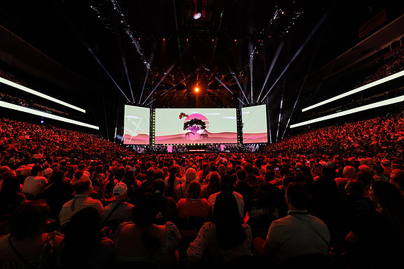 081024_HONDA_CENTER_0145
