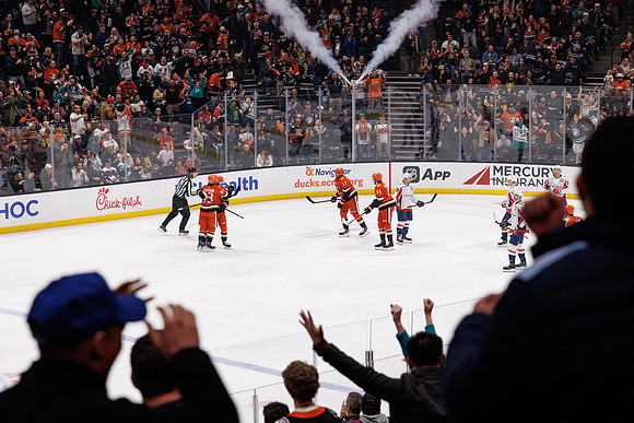 031125_ANAHEIM_DUCKS_1008