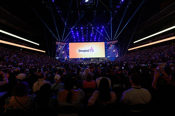 081024_HONDA_CENTER_0174